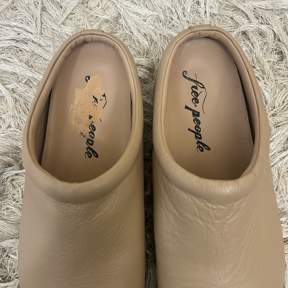 Free People Cambria Leather Footbed Clogs in Pearl Sand Sz 36/6 - Picture 5 of 11
